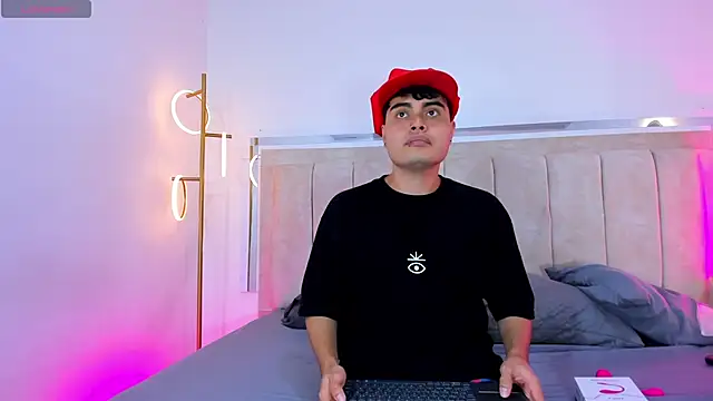 Snapshot of Molly_sweetlove chatting on December 4, 2025, 7:11 pm Molly sweetlove online show from December 4, 2025, 7:11 pm