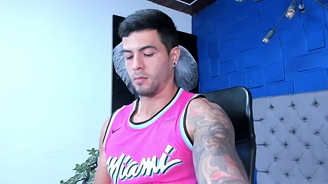 Snapshot of andres-clark92 chatting on November 7, 2025, 5:57 pm andres-clark92 online show from November 7, 2025, 5:57 pm