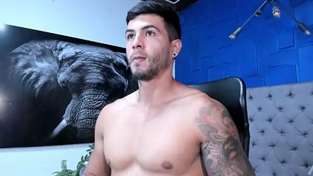 Snapshot of andres-clark92 chatting on November 19, 2025, 5:35 pm andres-clark92 online show from November 19, 2025, 5:35 pm