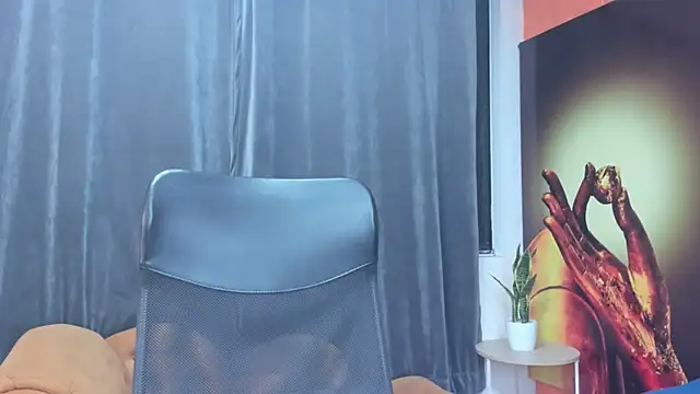 Snapshot of andres-clark92 chatting on November 28, 2025, 5:48 pm andres-clark92 online show from November 28, 2025, 5:48 pm