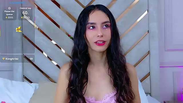 Sarah-Grace online show from November 11, 2025, 2:55 am