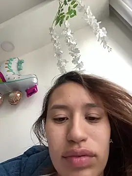 juliana-mancini online show from March 29, 2026, 1:33 pm