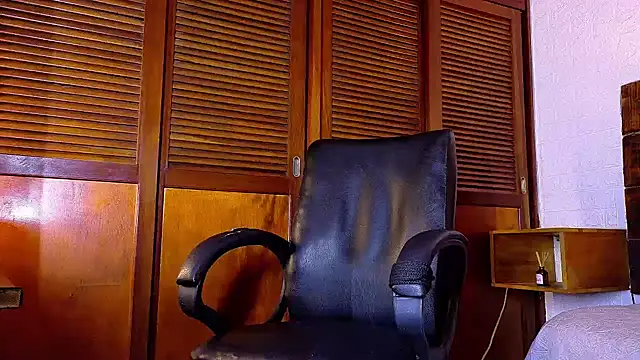 Snapshot of ALANNFERRER chatting on December 1, 2025, 10:20 am ALANNFERRER online show from December 1, 2025, 10:20 am