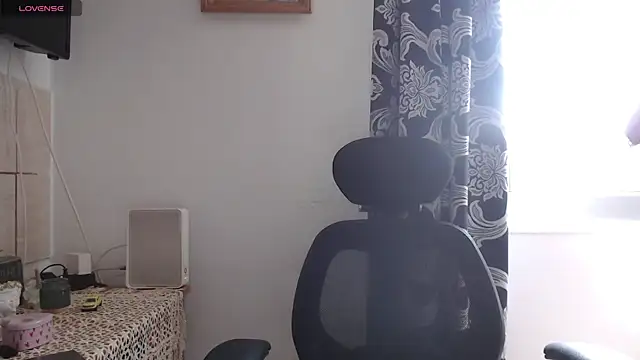 Snapshot of RosieHayes chatting on July 15, 2026, 10:31 am RosieHayes online show from July 15, 2026, 10:31 am
