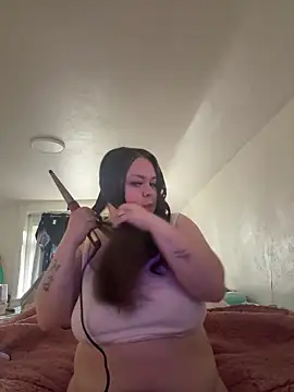mommyxxmilkerxx online show from June 6, 2026, 4:23 pm