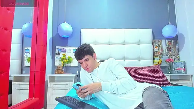 Matteo12  online show from November 2, 2025, 2:47 am