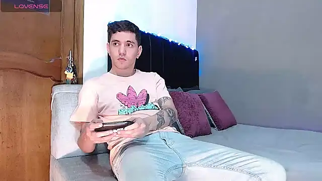 Matteo12  online show from January 8, 2026, 4:26 am