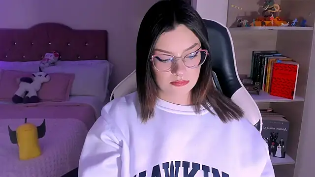 OphelianaRose33 online show from January 6, 2026, 10:23 pm