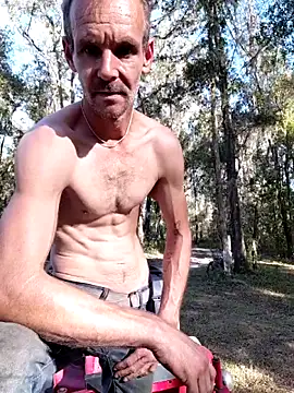 Hungwell1515 online show from November 5, 2025, 8:31 pm