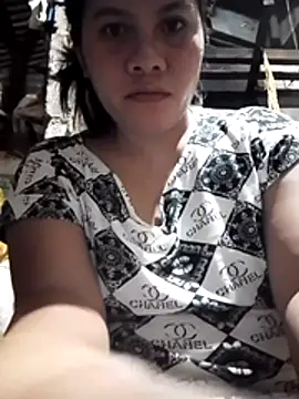 Snapshot of phoenix_1994 chatting on November 15, 2025, 6:15 pm phoenix 1994 online show from November 15, 2025, 6:15 pm