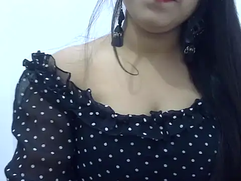 LIYO  online show from February 26, 2026, 6:23 am