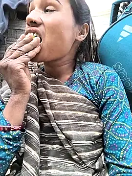 Snapshot of Hot_raaani chatting on December 16, 2025, 10:31 am Hot raaani online show from December 16, 2025, 10:31 am