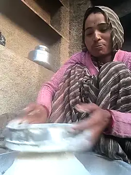 Snapshot of Hot_raaani chatting on December 17, 2025, 1:44 am Hot raaani online show from December 17, 2025, 1:44 am