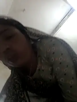 Hot raaani online show from February 11, 2026, 11:37 am