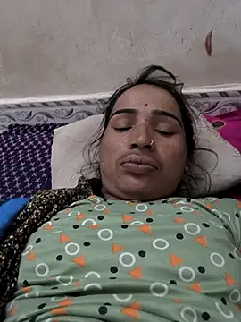 Hot raaani online show from February 16, 2026, 2:13 pm