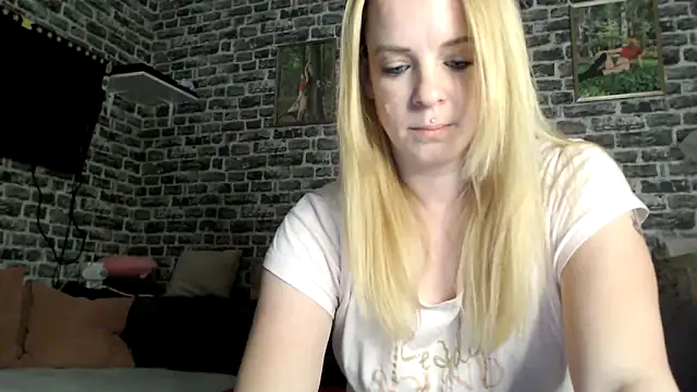 Snapshot of SexyMilf_37 chatting on April 12, 2026, 8:03 pm SexyMilf 37 online show from April 12, 2026, 8:03 pm