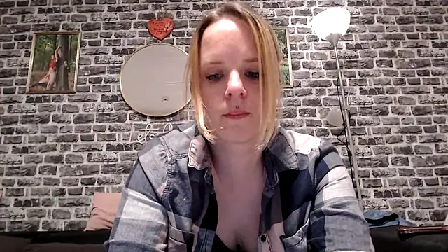 Snapshot of SexyMilf_37 chatting on April 18, 2026, 8:42 pm SexyMilf 37 online show from April 18, 2026, 8:42 pm