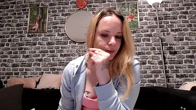 Snapshot of SexyMilf_37 chatting on April 25, 2026, 8:50 pm SexyMilf 37 online show from April 25, 2026, 8:50 pm