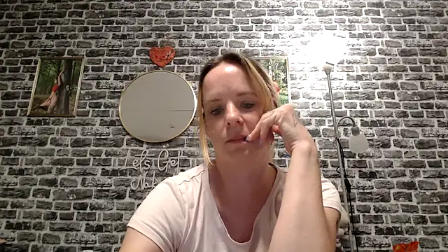 Snapshot of SexyMilf_37 chatting on April 29, 2026, 8:48 pm SexyMilf 37 online show from April 29, 2026, 8:48 pm