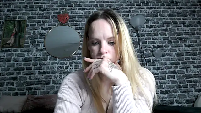Snapshot of SexyMilf_37 chatting on May 8, 2026, 8:25 pm SexyMilf 37 online show from May 8, 2026, 8:25 pm