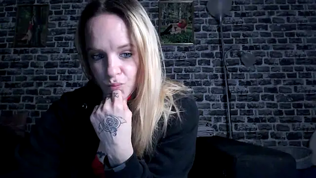 Snapshot of SexyMilf_37 chatting on May 11, 2026, 8:39 pm SexyMilf 37 online show from May 11, 2026, 8:39 pm