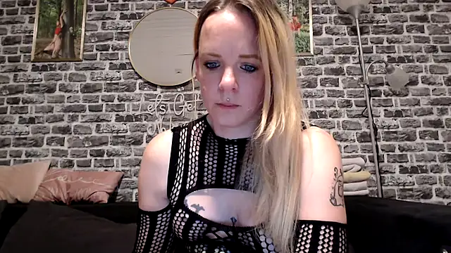 Snapshot of SexyMilf_37 chatting on May 12, 2026, 8:39 pm SexyMilf 37 online show from May 12, 2026, 8:39 pm