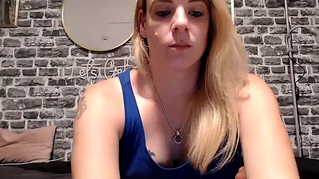 Snapshot of SexyMilf_37 chatting on July 1, 2026, 8:19 pm SexyMilf 37 online show from July 1, 2026, 8:19 pm