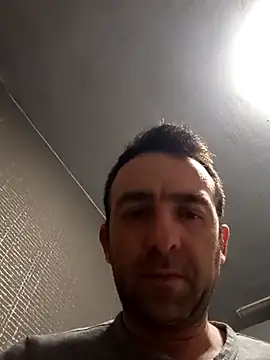 Snapshot of PopaOctavian chatting on December 17, 2025, 9:32 pm PopaOctavian online show from December 17, 2025, 9:32 pm