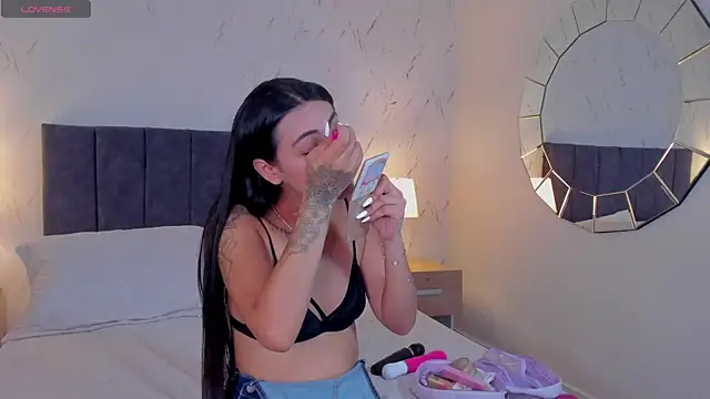 Snapshot of Emilly_Beaumont chatting on July 6, 2026, 12:57 pm Emilly Beaumont online show from July 6, 2026, 12:57 pm