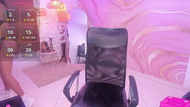 keytinthomson  online show from October 24, 2025, 4:36 pm