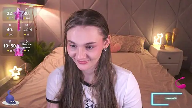 DiamondGoldie online show from November 18, 2025, 8:46 pm