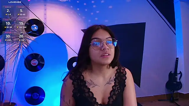 Snapshot of Lilith_and_Khloe chatting on October 30, 2025, 11:22 am Lilith and Khloe online show from October 30, 2025, 11:22 am