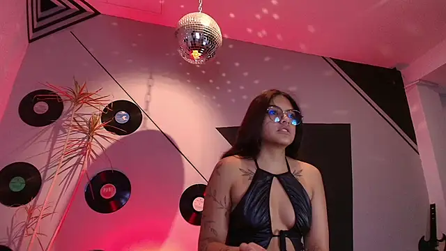 Snapshot of Lilith_and_Khloe chatting on November 5, 2025, 11:21 am Lilith and Khloe online show from November 5, 2025, 11:21 am