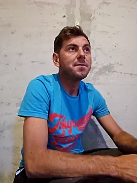 Snapshot of Alex-andru88 chatting on October 20, 2025, 2:06 pm Alex-andru88 online show from October 20, 2025, 2:06 pm