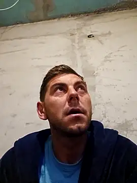 Snapshot of Alex-andru88 chatting on November 13, 2025, 4:00 am Alex-andru88 online show from November 13, 2025, 4:00 am