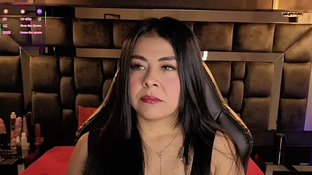 Aniajoness  online show from October 7, 2025, 3:58 am