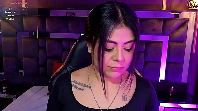 Aniajoness  online show from November 5, 2025, 2:55 am