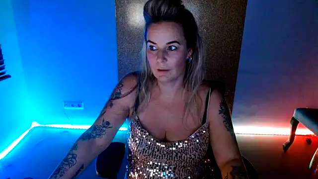 Snapshot of Mrs-Aurora chatting on December 2, 2025, 11:56 pm Mrs-Aurora online show from December 2, 2025, 11:56 pm