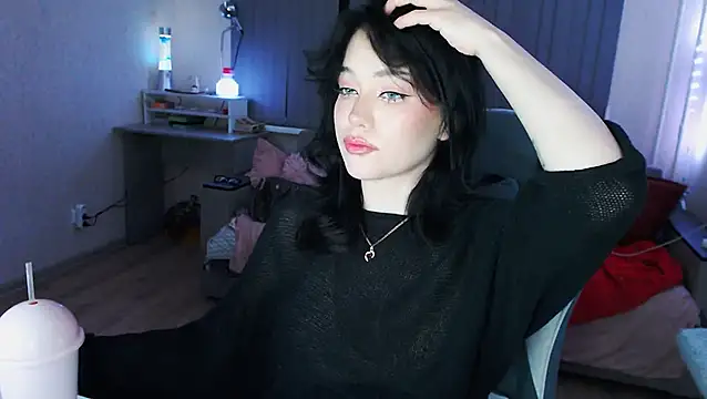 cutefrendlyuser online show from April 12, 2026, 9:09 pm