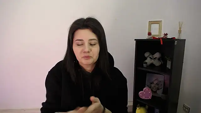 Katrin kiss  online show from February 5, 2026, 1:27 pm