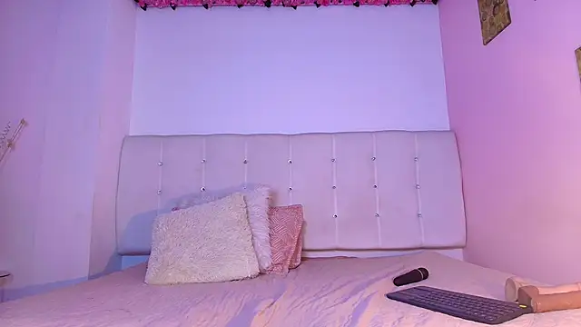 lilyth bloom online show from December 17, 2025, 12:44 pm