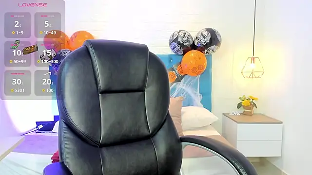 Snapshot of julieta_miller01 chatting on October 28, 2025, 11:36 am julieta miller01 online show from October 28, 2025, 11:36 am