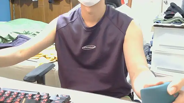 Snapshot of Rmangotw chatting on April 15, 2026, 12:45 pm Rmangotw online show from April 15, 2026, 12:45 pm