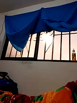 yaneth  online show from October 22, 2025, 11:32 am