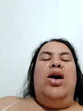 yaneth  online show from November 3, 2025, 10:42 pm