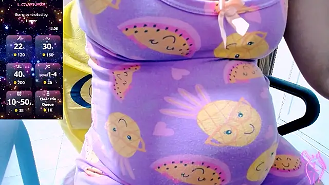 charlothee12 online show from October 9, 2025, 4:32 am