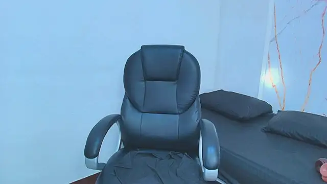 Snapshot of Karla_hilton1 chatting on November 20, 2025, 11:43 am Karla hilton1 online show from November 20, 2025, 11:43 am