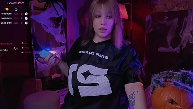 Snapshot of Morvelyn chatting on October 27, 2025, 6:34 pm Morvelyn online show from October 27, 2025, 6:34 pm