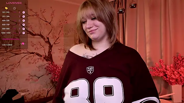 Snapshot of Morvelyn chatting on November 19, 2025, 7:03 pm Morvelyn online show from November 19, 2025, 7:03 pm