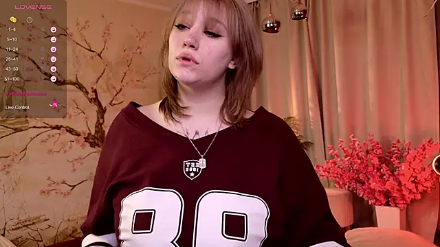 Snapshot of Morvelyn chatting on November 25, 2025, 2:39 pm Morvelyn online show from November 25, 2025, 2:39 pm